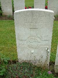 Etaples Military Cemetery - Konuke, Pat