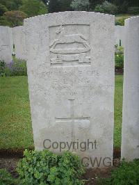 Etaples Military Cemetery - Laing, E
