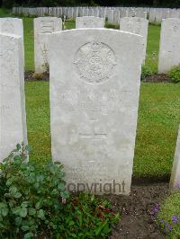 Etaples Military Cemetery - Landeryou, H W