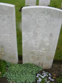 Etaples Military Cemetery - Lang, Sidney William