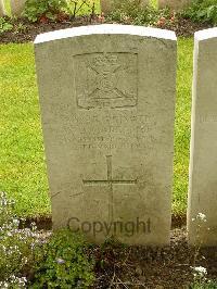 Etaples Military Cemetery - Larcombe, W J