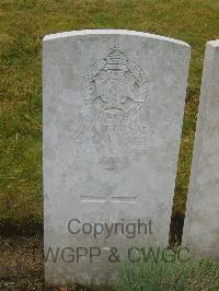 Etaples Military Cemetery - Lardner, H