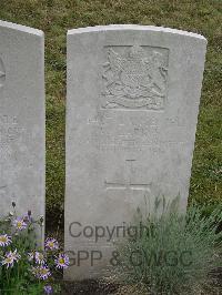 Etaples Military Cemetery - Larkin, William
