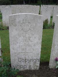 Etaples Military Cemetery - Latham, Enoch