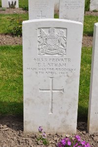 Etaples Military Cemetery - Latham, J