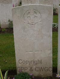 Etaples Military Cemetery - Laver, B