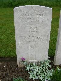 Etaples Military Cemetery - Lavery, James