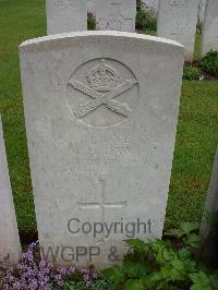 Etaples Military Cemetery - Law, William Henry