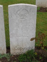 Etaples Military Cemetery - Lawrence, E