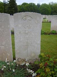 Etaples Military Cemetery - Lawson, Robert Elder