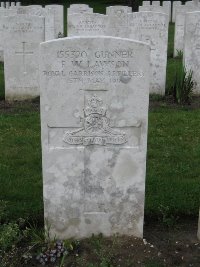 Etaples Military Cemetery - Lawson, R W