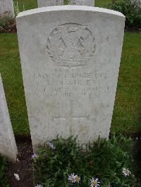 Etaples Military Cemetery - Leadley, J