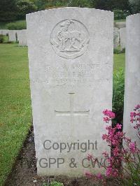 Etaples Military Cemetery - Leake, A E