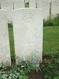 Etaples Military Cemetery - Learad, G