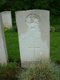 Etaples Military Cemetery - Ledger, Robert