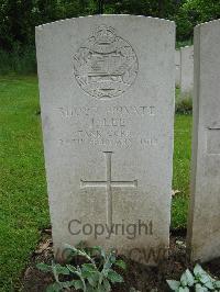 Etaples Military Cemetery - Lee, J