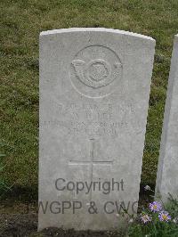 Etaples Military Cemetery - Lee, W H