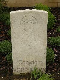Etaples Military Cemetery - Leeke, Charles
