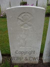 Etaples Military Cemetery - Leeks, Christopher Frank