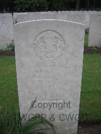 Etaples Military Cemetery - Lees, Walter Robb