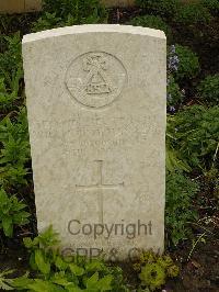 Etaples Military Cemetery - Legg, William Norman