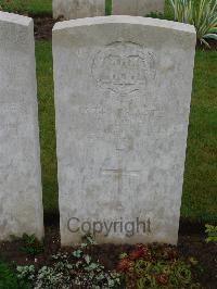 Etaples Military Cemetery - Legge, F