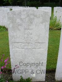 Etaples Military Cemetery - Leigh, Edwin