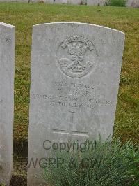 Etaples Military Cemetery - Leigh, G