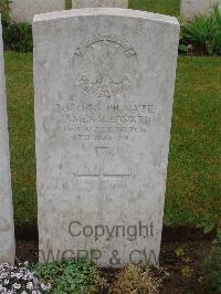 Etaples Military Cemetery - Leonard, James
