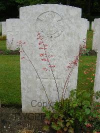 Etaples Military Cemetery - Leslie, W L