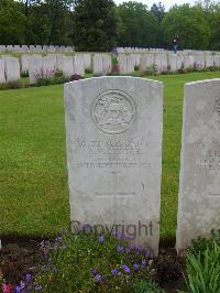 Etaples Military Cemetery - Lester, A H