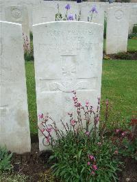 Etaples Military Cemetery - Lester, W
