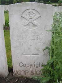 Etaples Military Cemetery - Levine, Charles