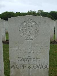 Etaples Military Cemetery - Lewis, Albert Benjamin