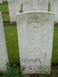Etaples Military Cemetery - Lewis, James Hone