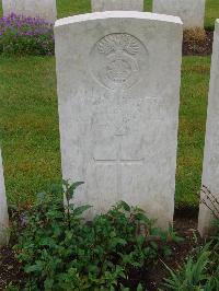 Etaples Military Cemetery - Lewis, Peter