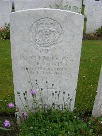 Etaples Military Cemetery - Lewis, William Rowland
