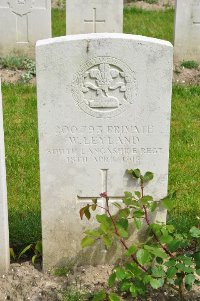 Etaples Military Cemetery - Leyland, W
