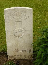 Etaples Military Cemetery - Liardet, Leonard Maughan