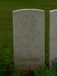 Etaples Military Cemetery - Lickiss, C