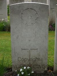 Etaples Military Cemetery - Lister, H