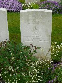 Etaples Military Cemetery - Lister, H