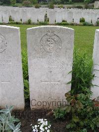 Etaples Military Cemetery - Lister, W