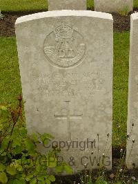 Etaples Military Cemetery - Little, Oswald