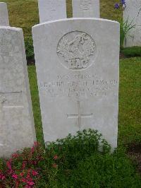 Etaples Military Cemetery - Littlewood, Arthur Francis Bewicke