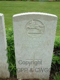 Etaples Military Cemetery - Livesley, Richard