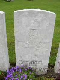 Etaples Military Cemetery - Lloyd, G