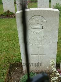 Etaples Military Cemetery - Lloyd, G E