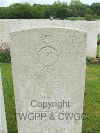 Etaples Military Cemetery - Lloyd, W