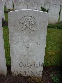 Etaples Military Cemetery - Lloyd, William Henry